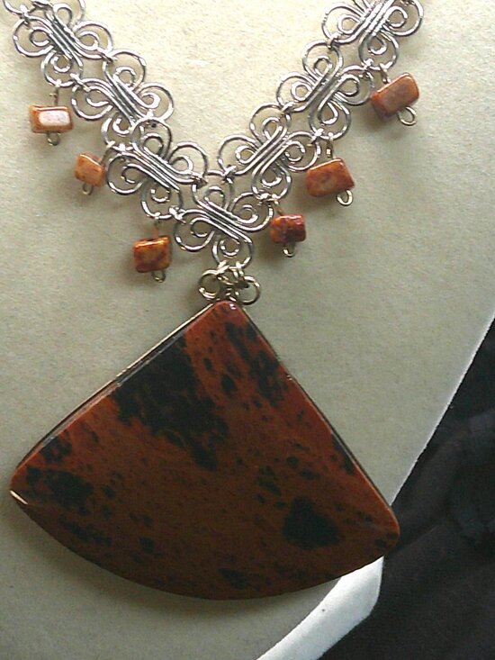 Jewelry - Fan Shaped Mahogany Agate Necklace